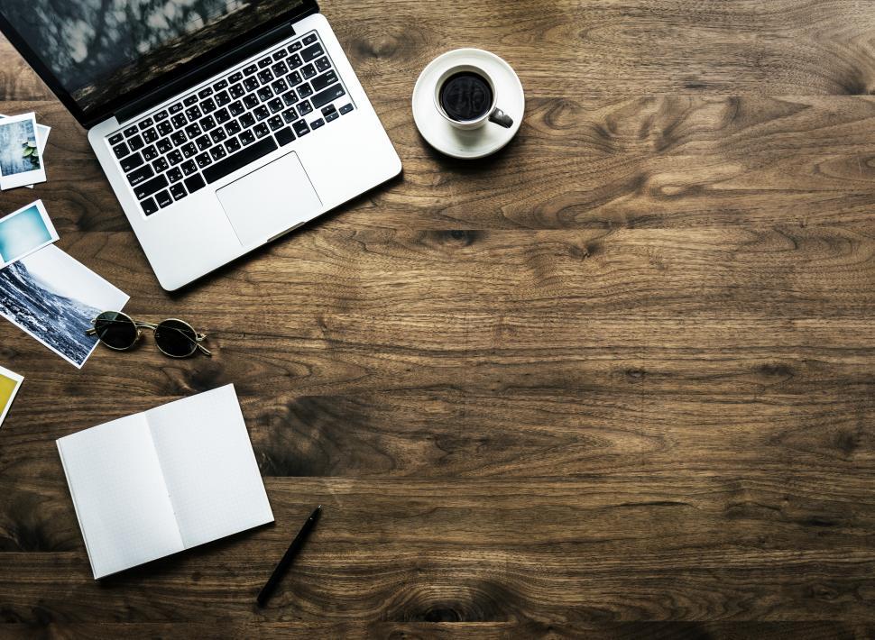 Free Image of Overhead view of a laptop on the table with copyspace 