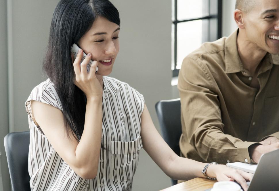Free Image of Two colleagues in the office 