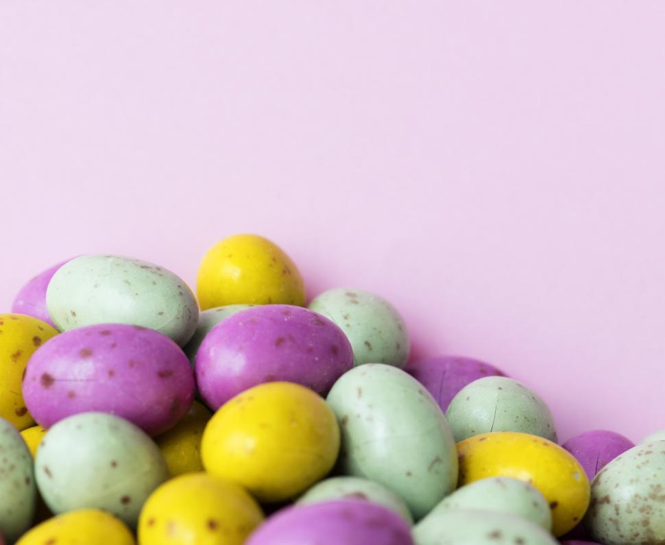 Free Image of Colored candy eggs 