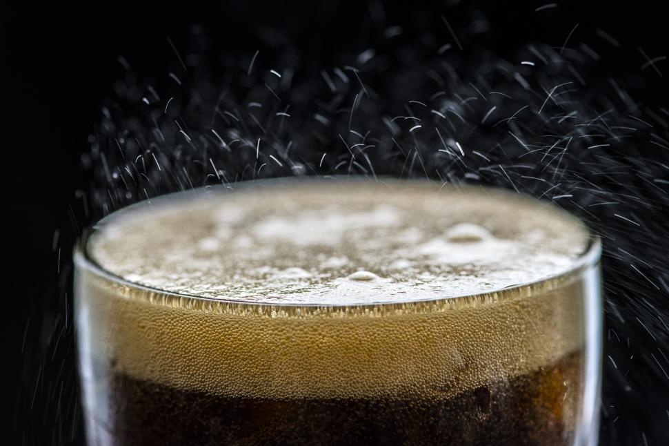 Free Image of Soft drink served in a pint glass 