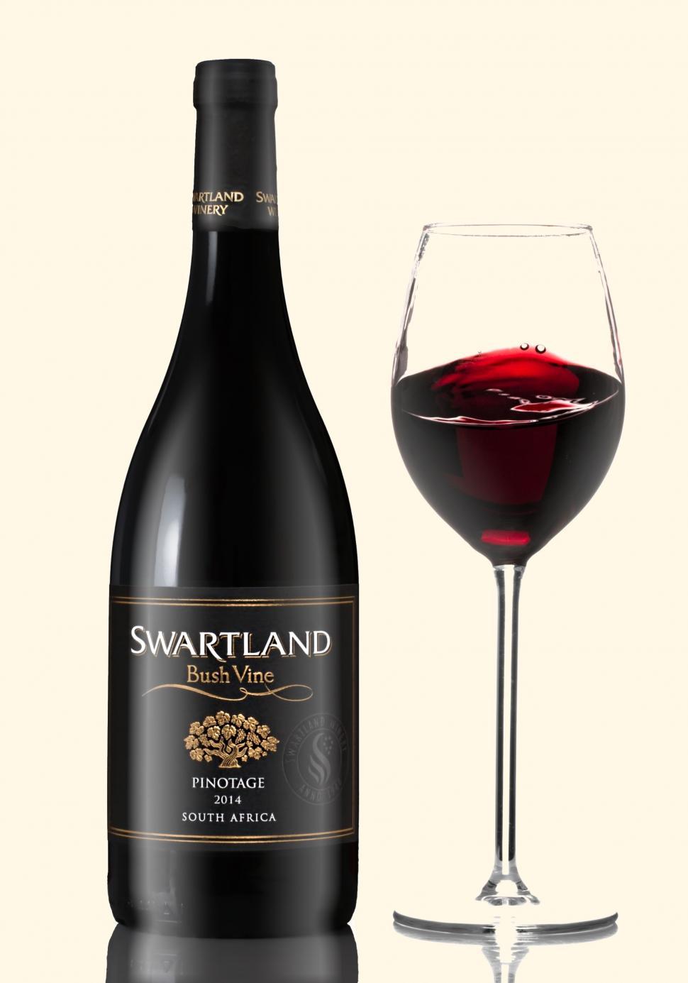 Free Image of Glass of Wine Next to Bottle of Wine 