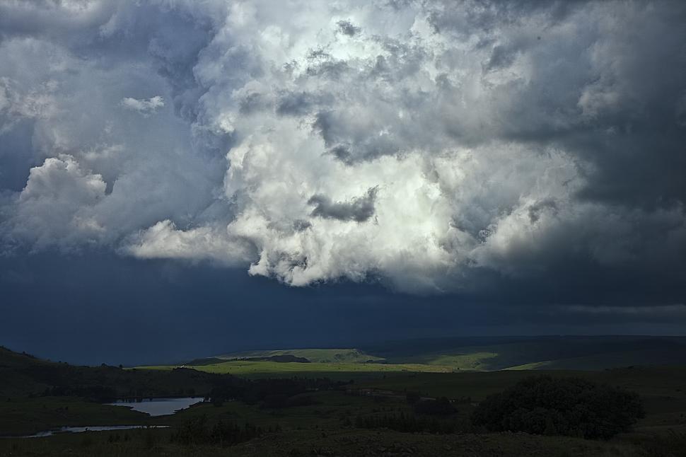 Free Image of Massive Cloud Formation Overhead 
