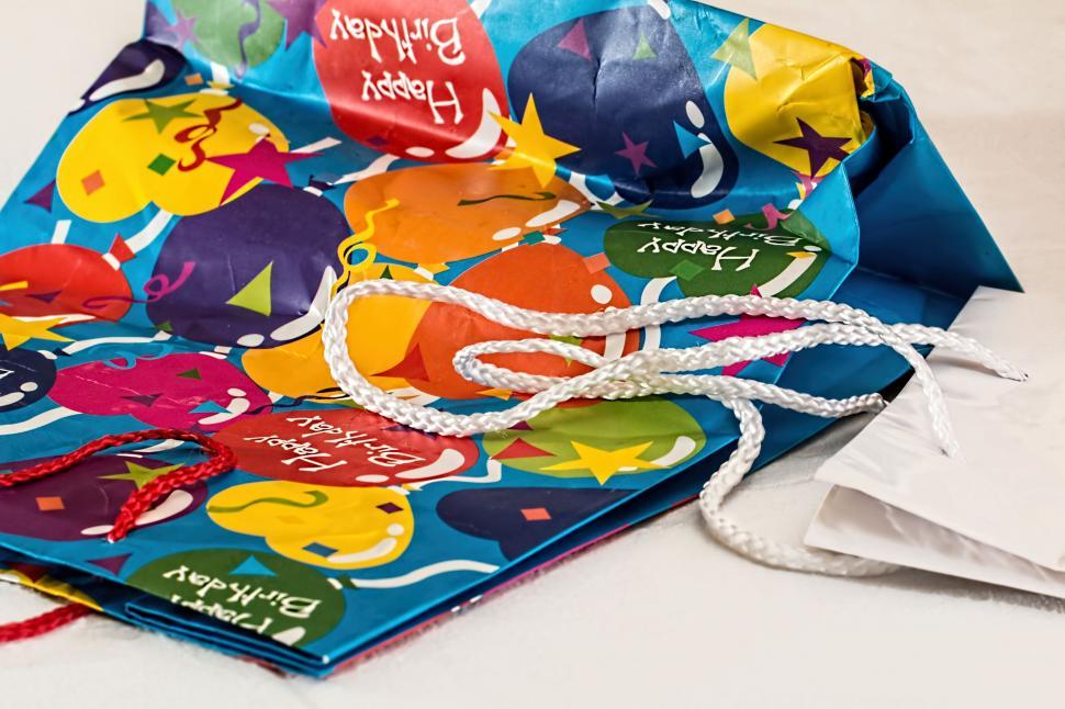 Free Image of Vibrant Birthday Bag With Tag 