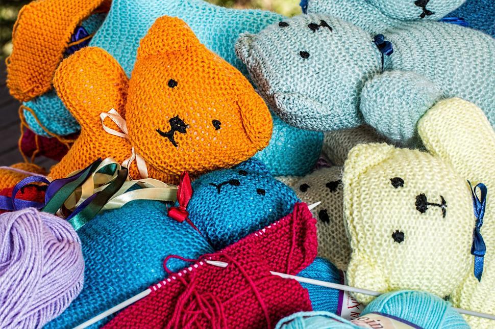 Free Image of Teddy bears - knitted  