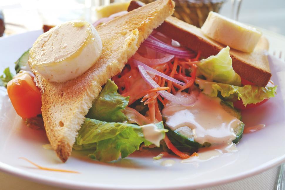 Free Image of Mediterranean salad  