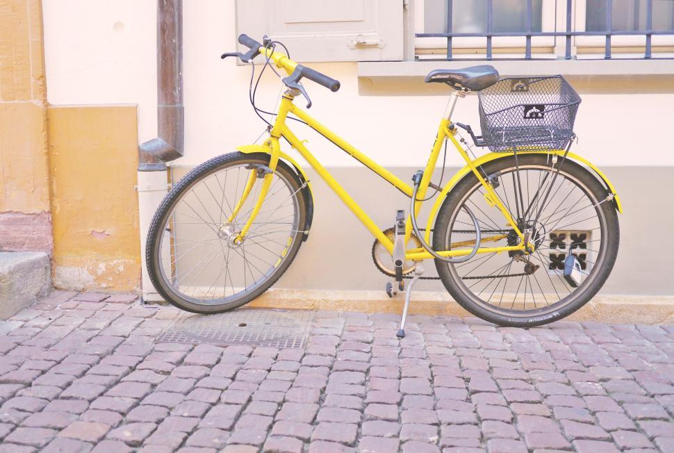 Free Image of Yellow Bicycle 