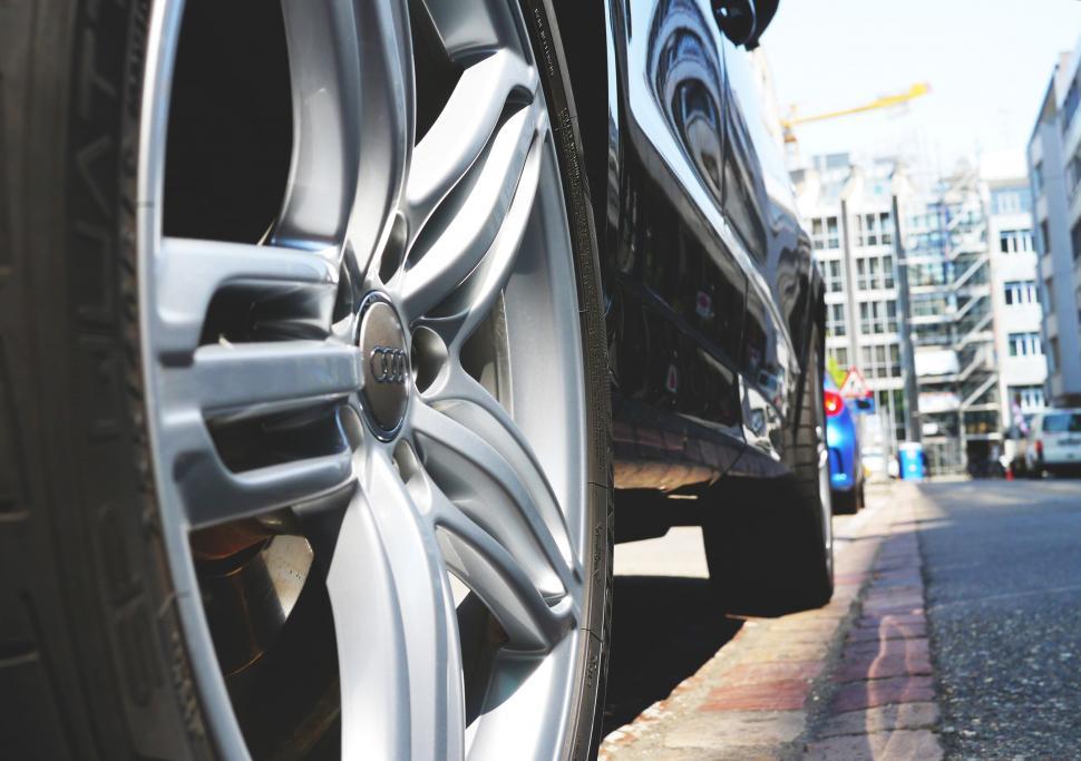 Free Image of Car Rim 