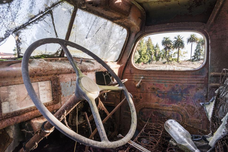 Free Image of Steering Wheel - Junkyard  