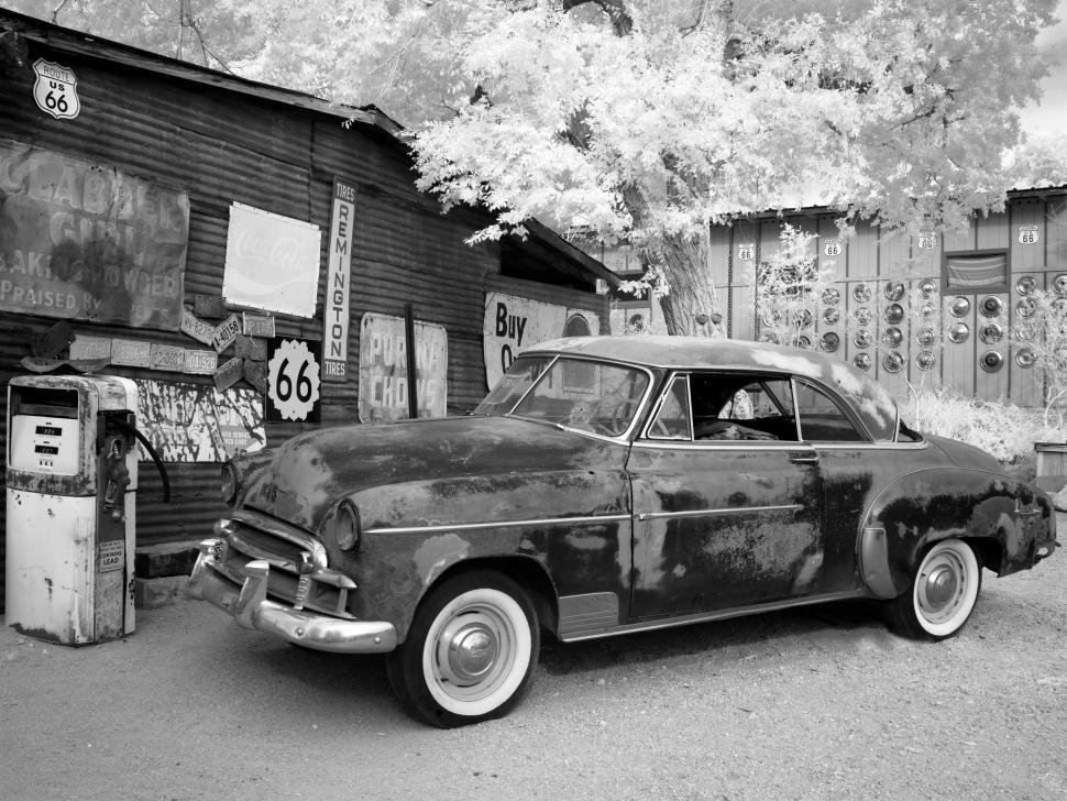 Free Image of Vintage Car - Rusted  
