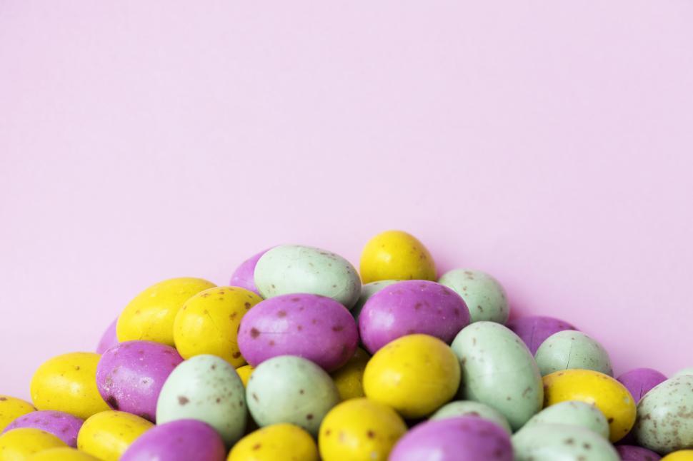 Free Image of Colored candy eggs 