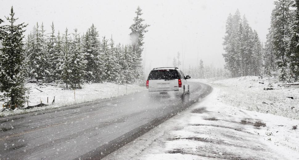 Free Image of Car in Snow - Back Side  