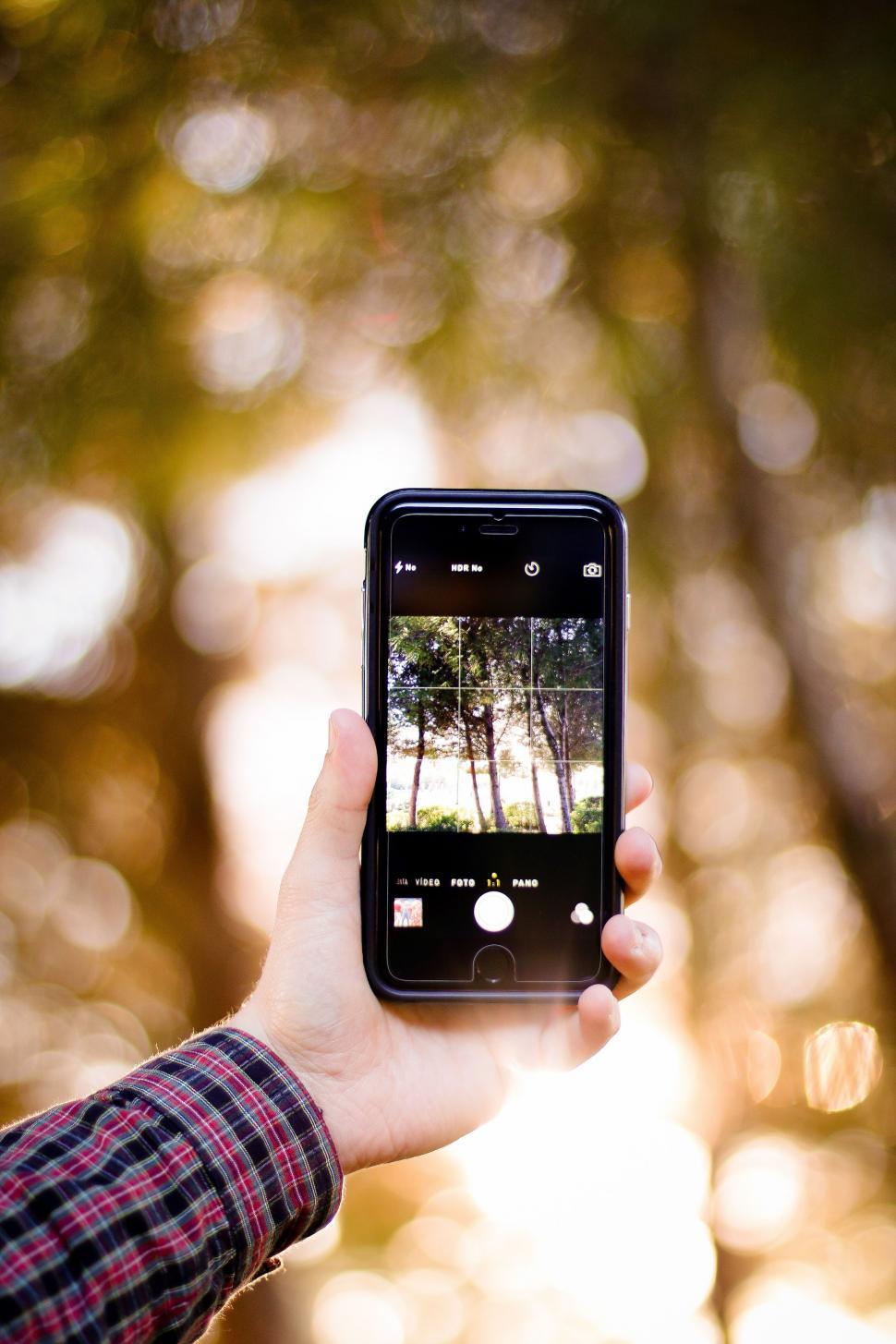 Free Image of Bokeh Background with smartphone and image  