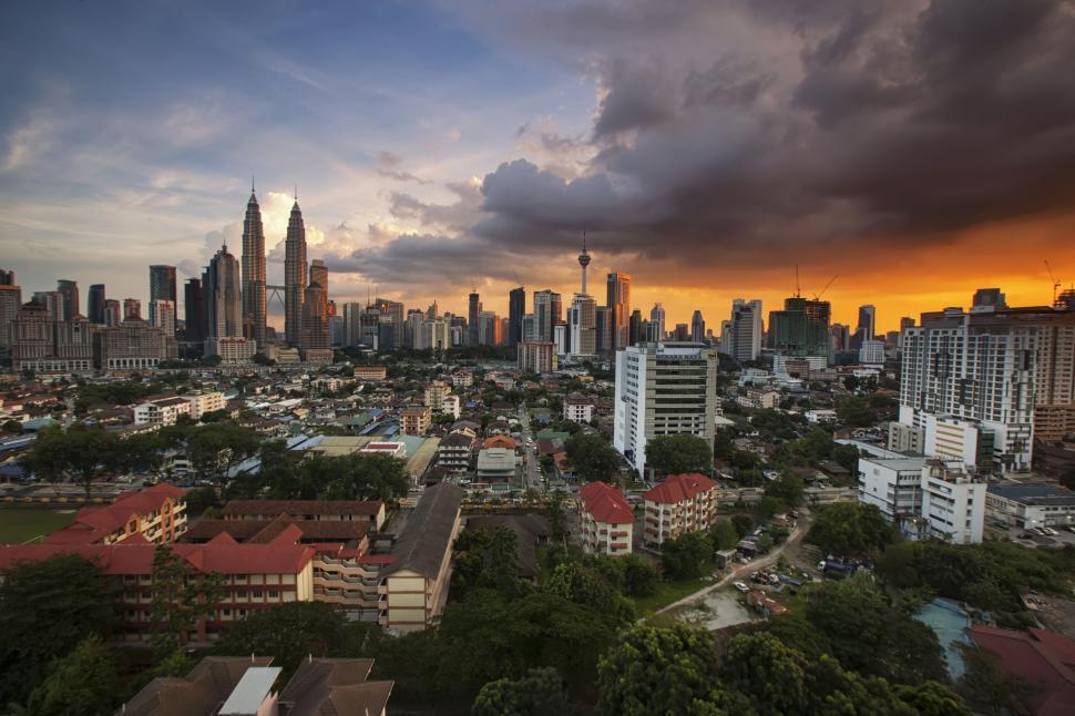 Free Image of Kuala Lumpur city skyline at dusk 