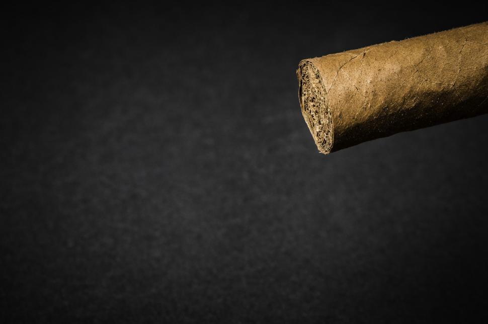 Free Image of Cigar - Copy space  