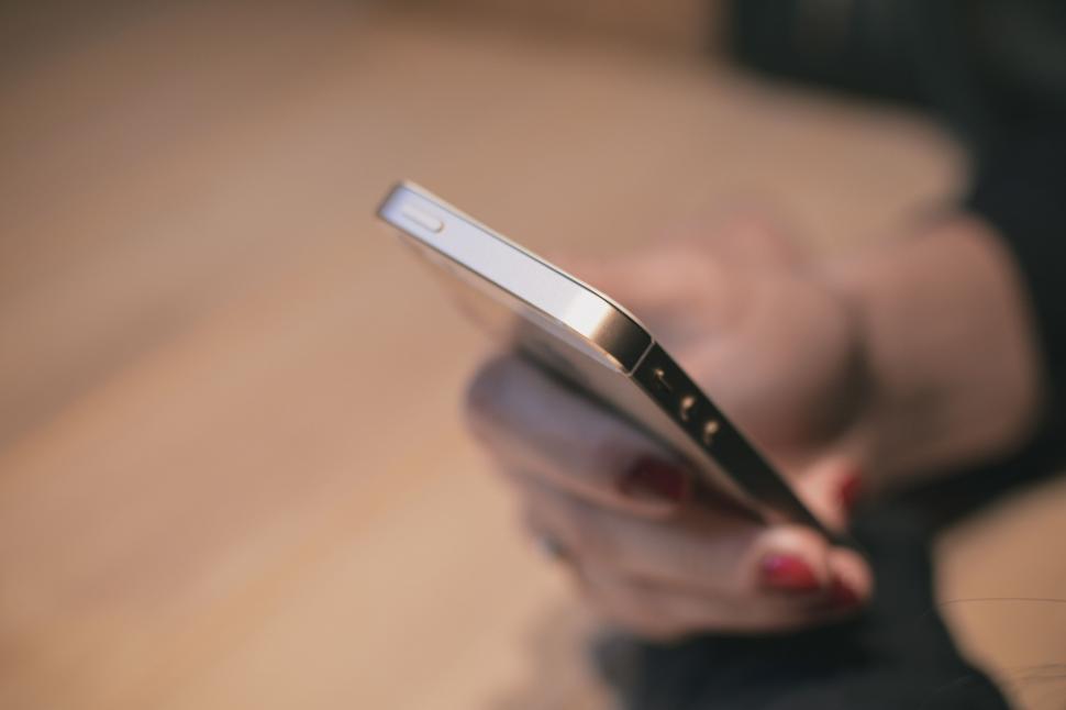 Free Image of iPhone in hand  