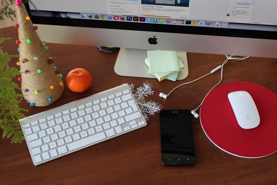 Free Image of Office Desk On Christmas  