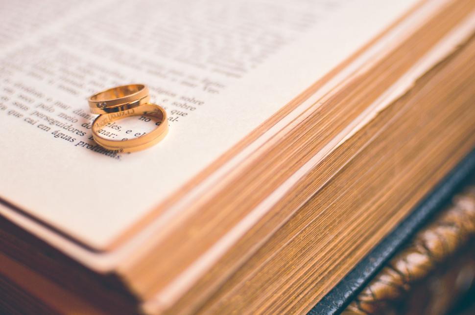 Free Image of Couple Ring 