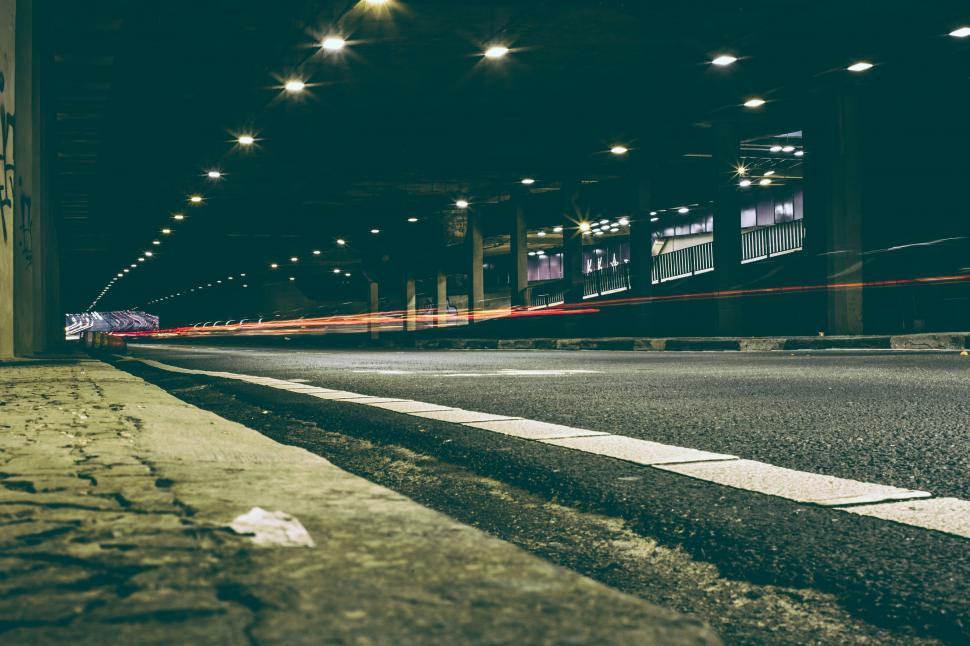 Free Image of Tunnel with long exposure  