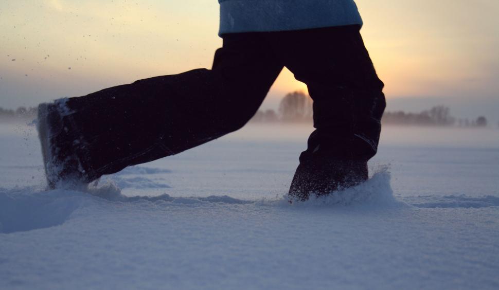 Free Image of Legs on snow  