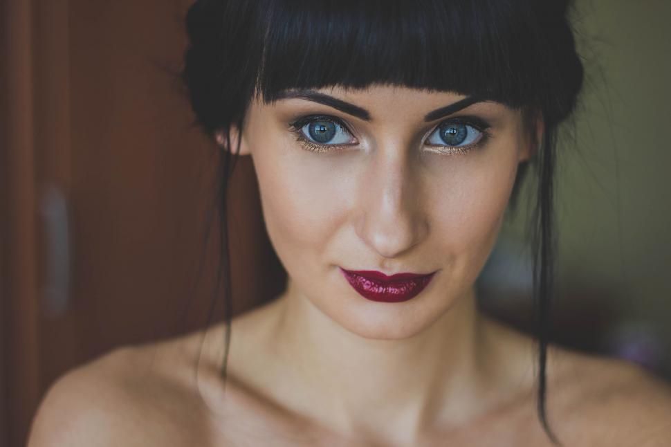 Free Image of Female Model With Black hair  