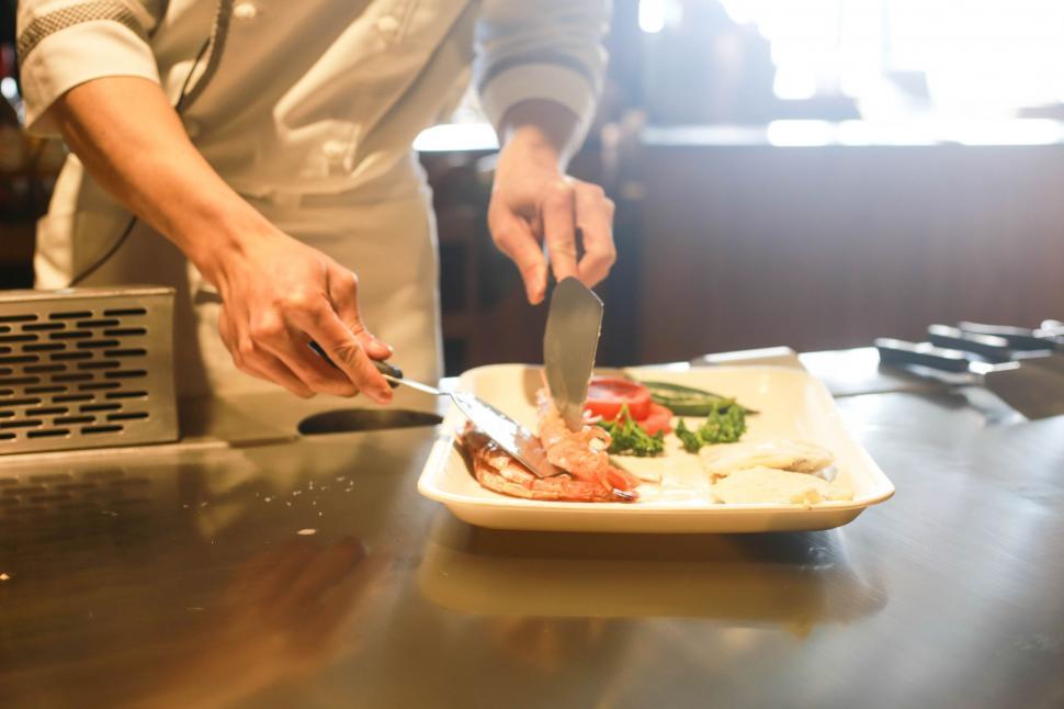 Free Image of Chef hands and Appetizer plate 