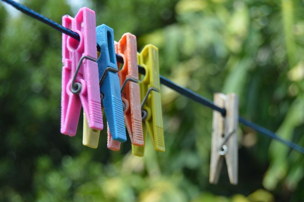 Free Image of Colorful clothespins 
