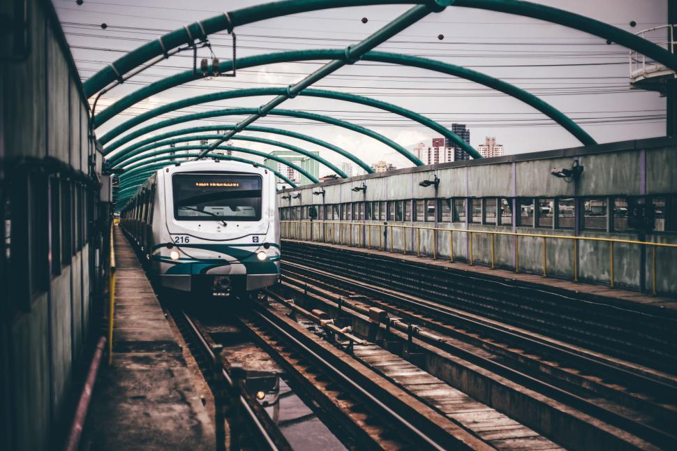 Free Image of Metro Train 
