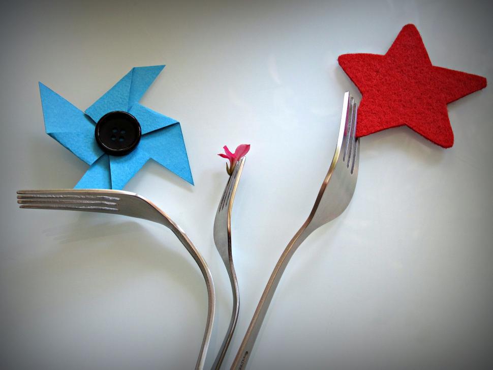 Free Image of Forks and paper stars 