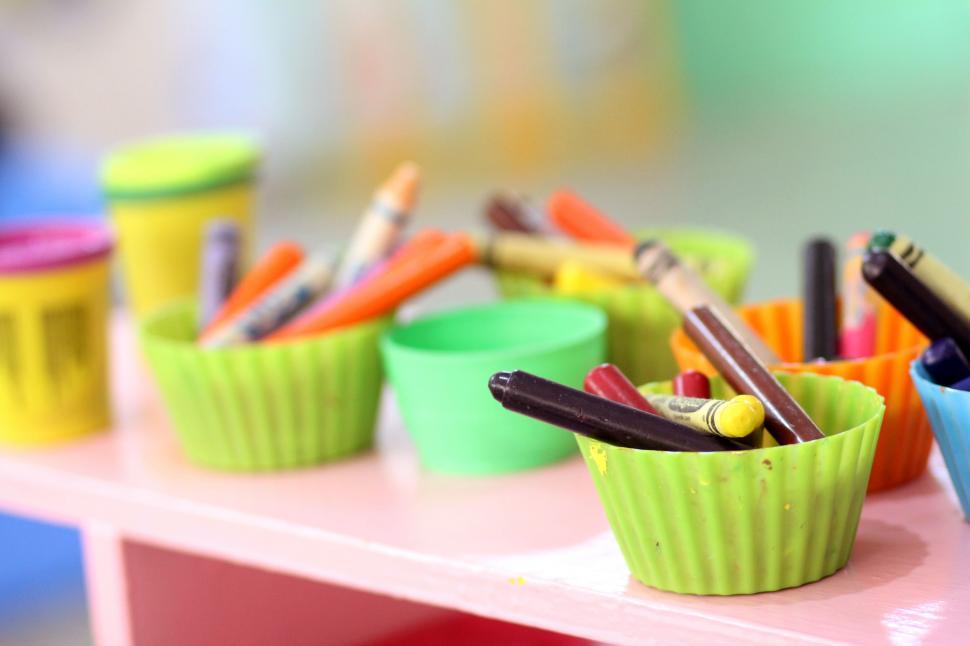 Free Image of Colored crayons 