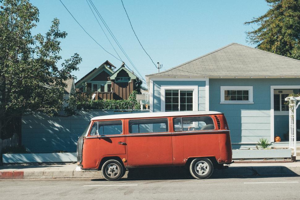 Free Image of Volkswagen van 