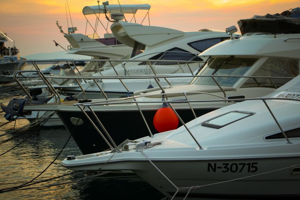Free Image of Yachts at dock  