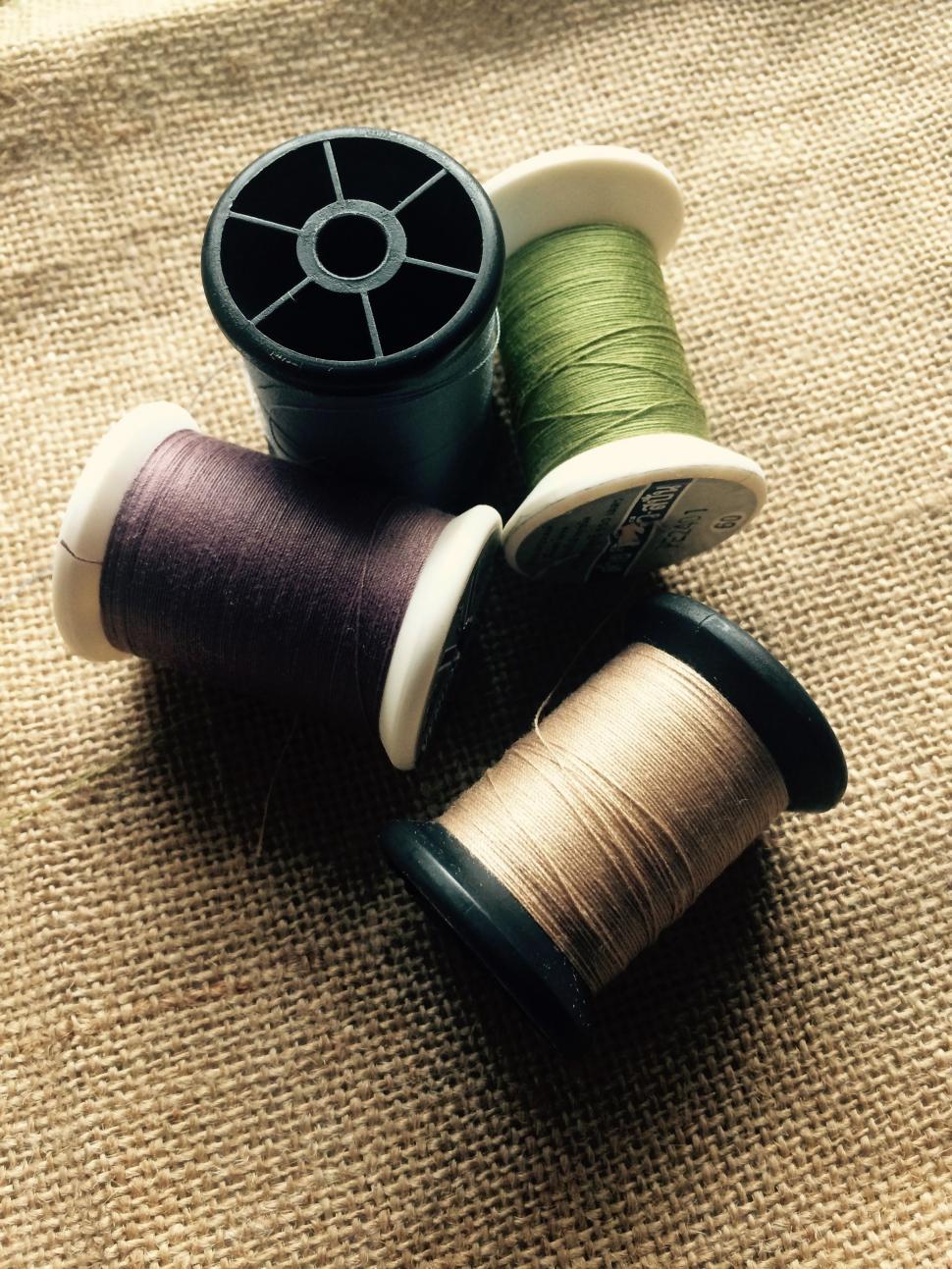 Free Image of Spool of Thread Rolls  