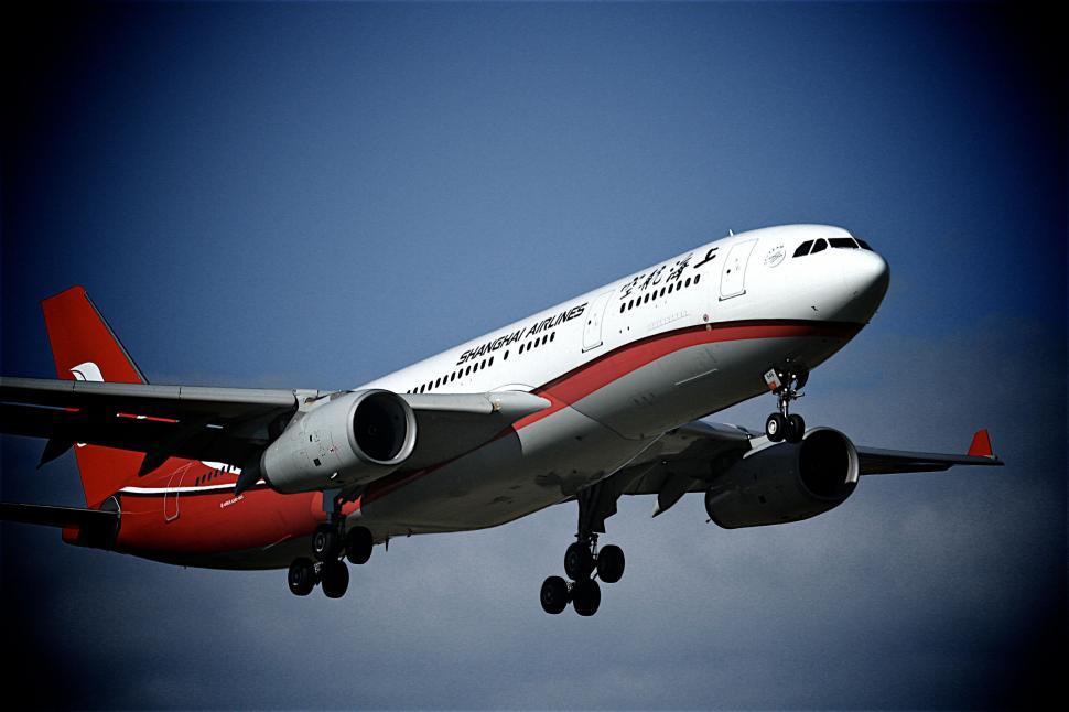 Free Image of Airplane in Sky  