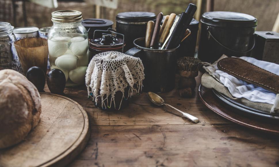 Free Image of Kitchen Containers with cutlery  