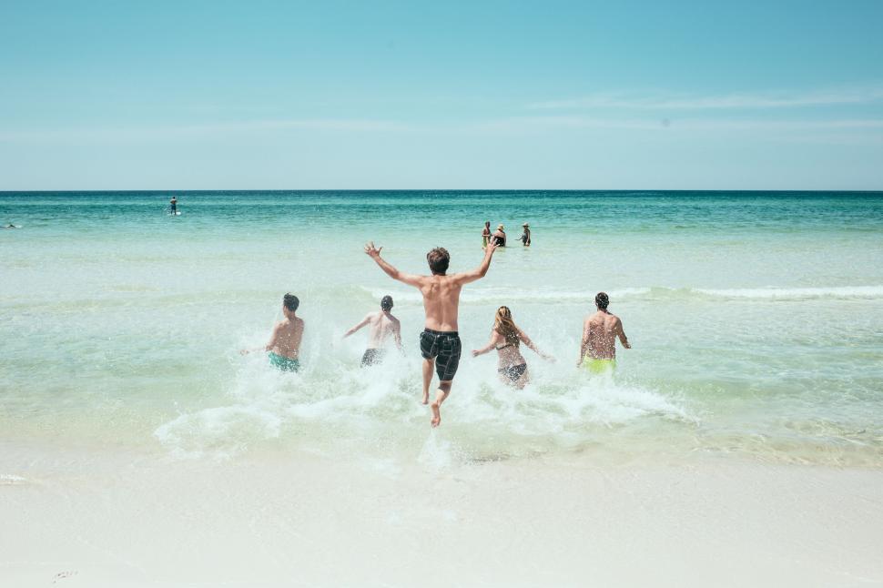 Free Image of Group of friends splashing water 