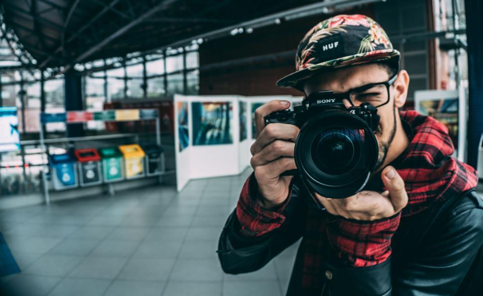 Free Image of Photographer taking a picture  