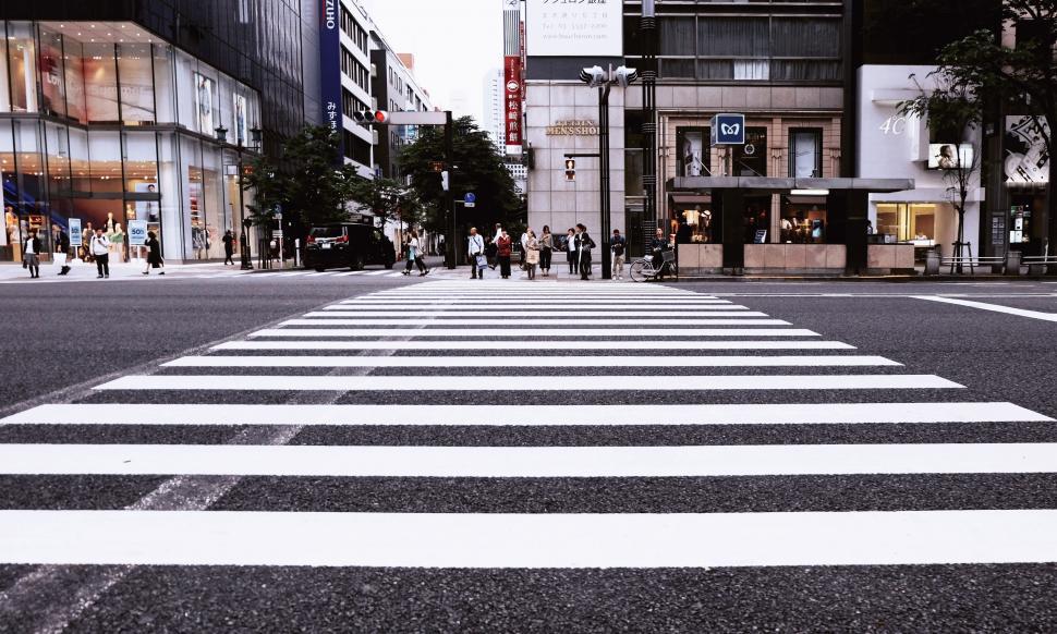 Free Image of Pedestrian crossing 