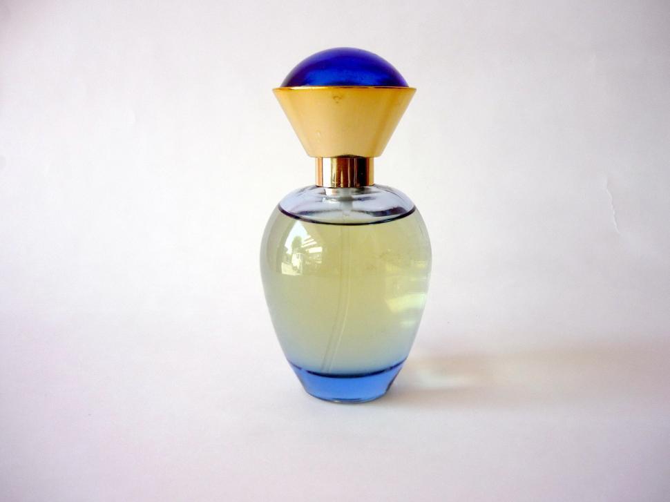 Free Image of Perfume 