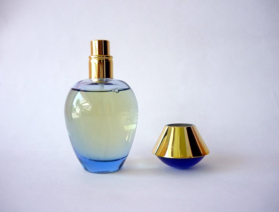 Free Image of Perfume 