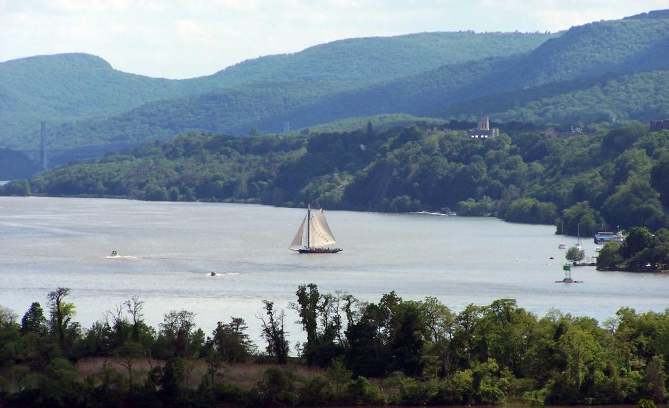 Free Image of Sailing On A Lake 