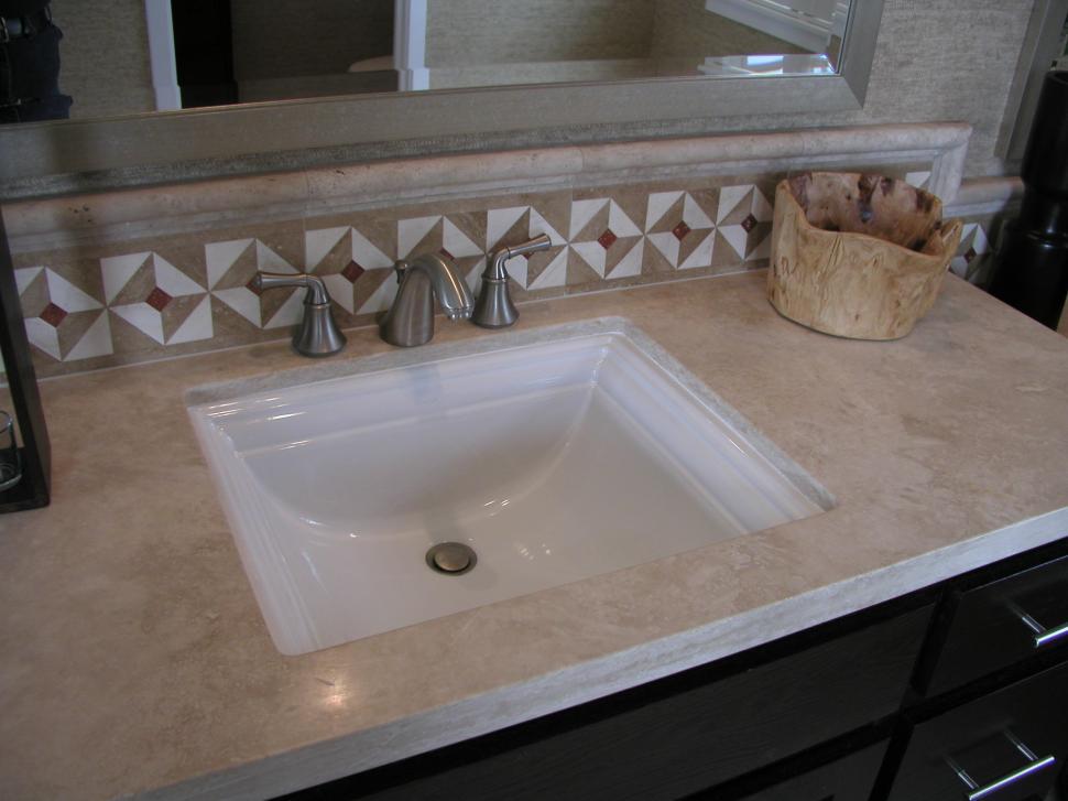Free Image of Sinks and Bathrooms 