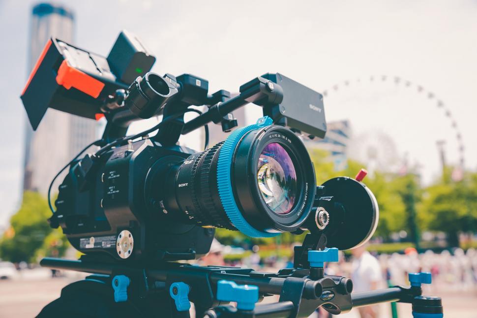 Free Image of Film Camera With Lens  