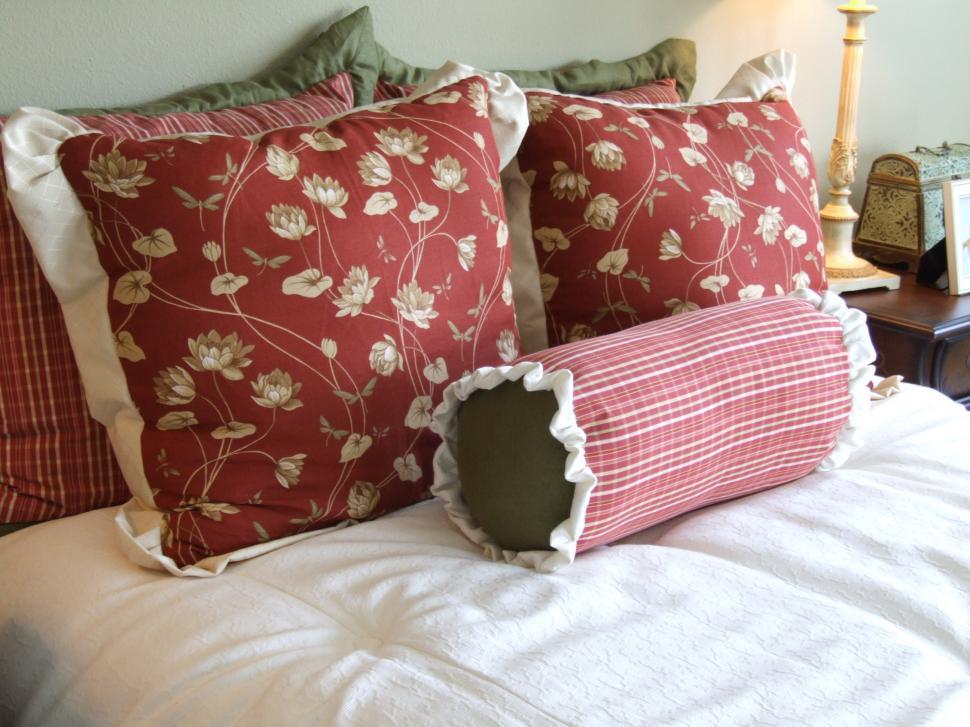 Free Image of Bedrooms 
