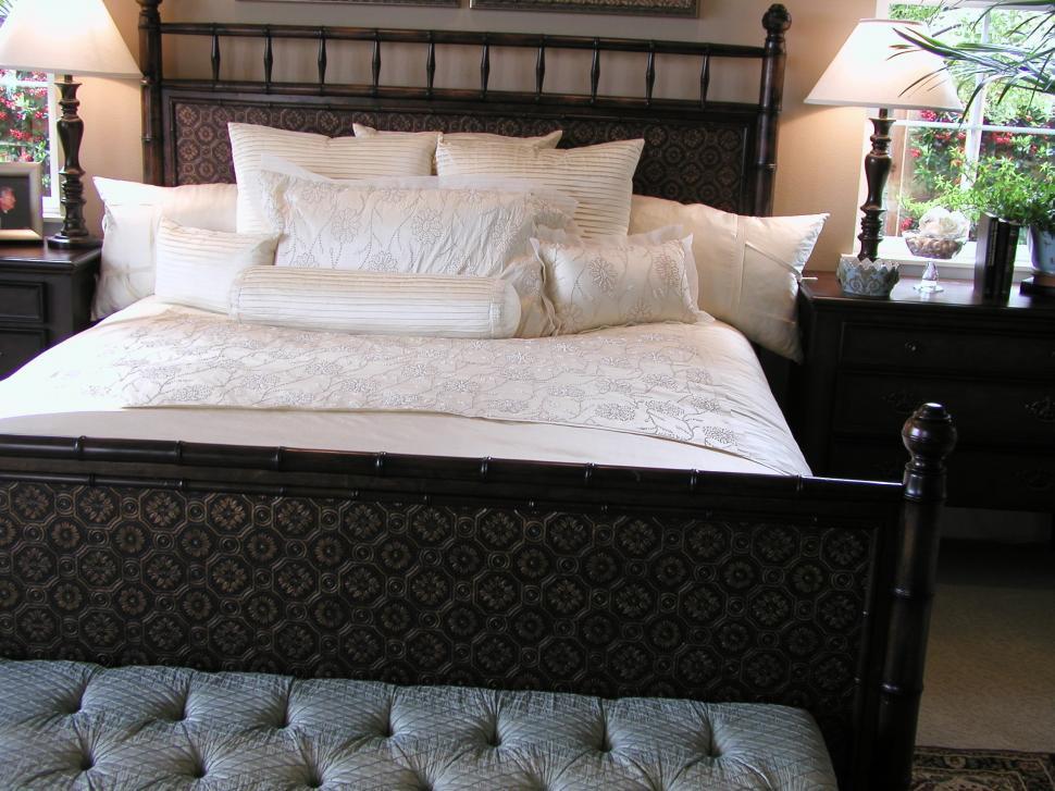 Free Image of Bedrooms 