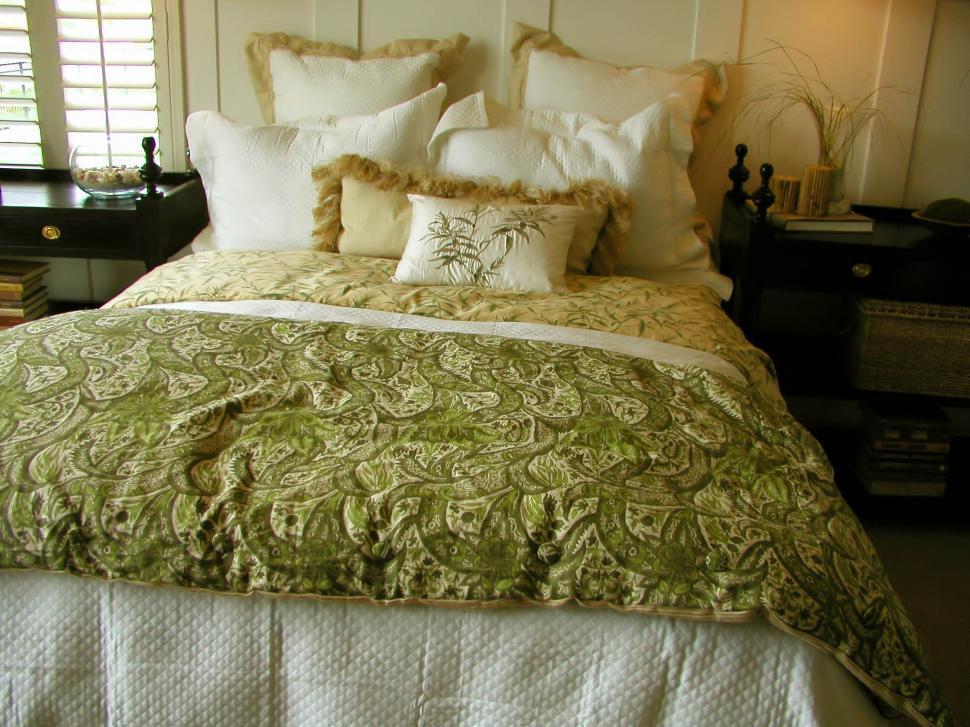 Free Image of Bedrooms 
