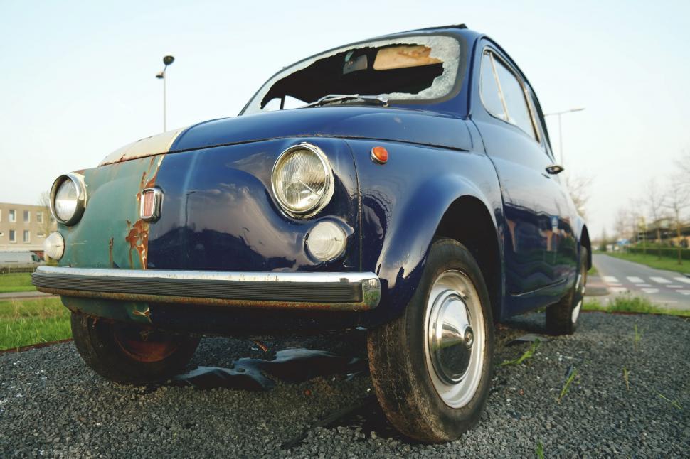 Free Image of Classic Abandoned Car  