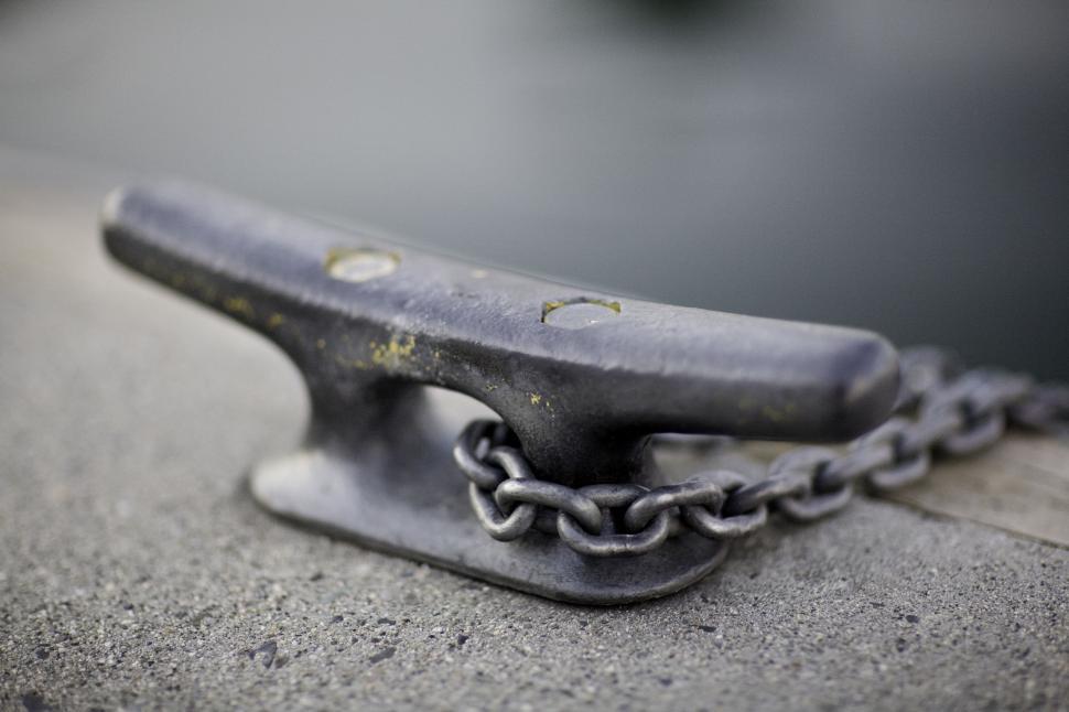 Free Image of Chain tied on a bollard 