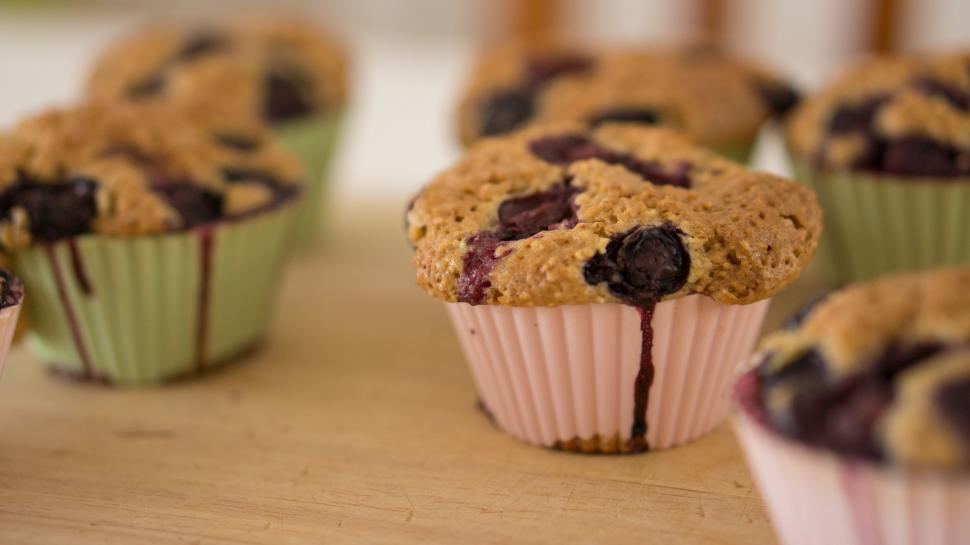 Free Image of Homemade blueberry muffins 