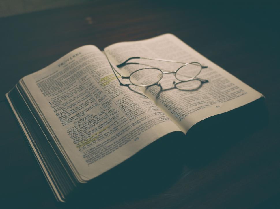Free Image of Open Bible  