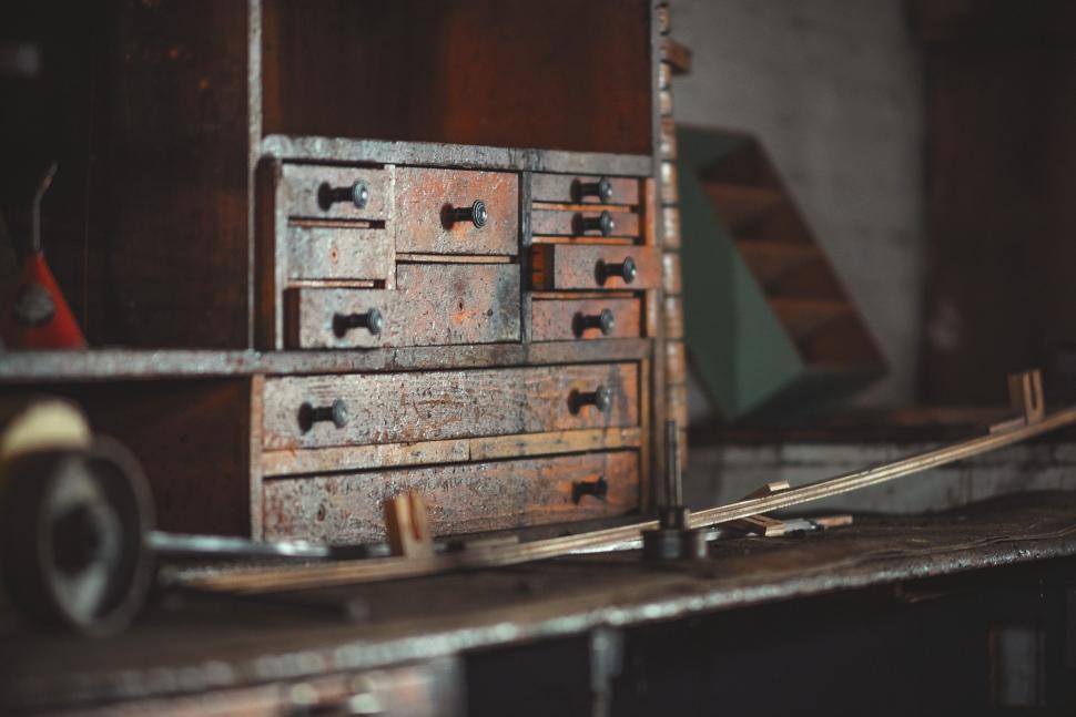 Free Image of Chest of drawers 